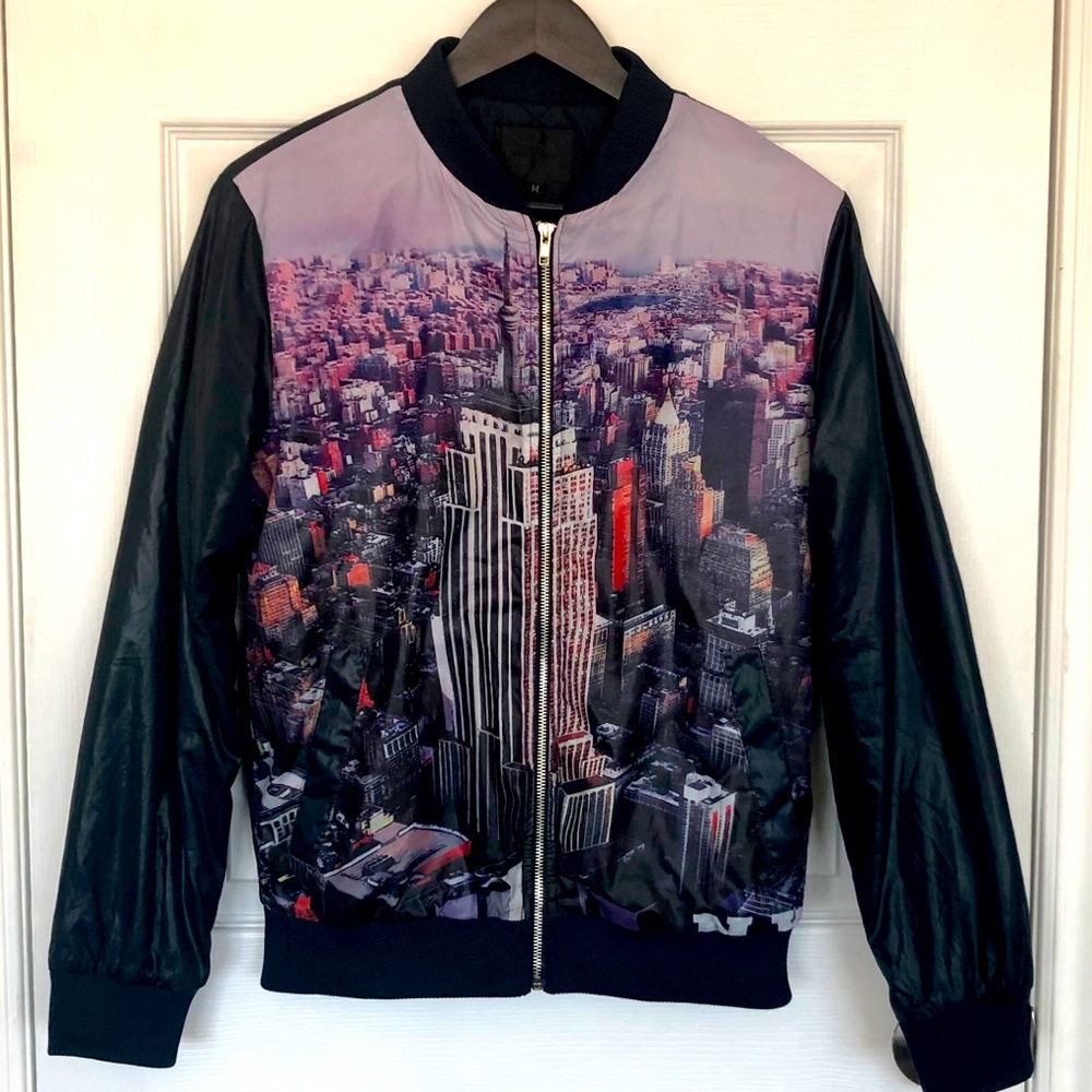 Great conditions jacket with NY cityview picture